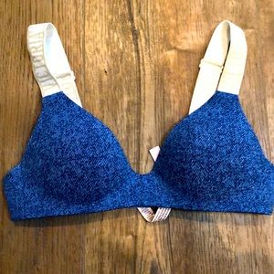 Victoria’s Secret t-shirt wireless bra 32A